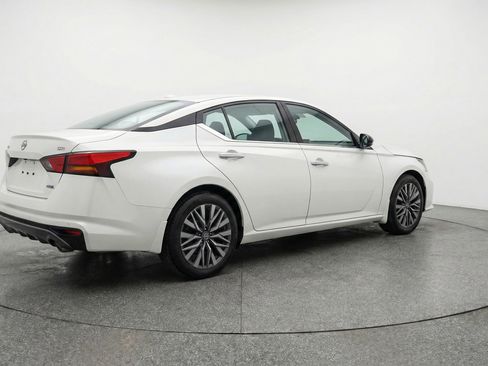 Used 2025 Nissan Altima 2.5 SV image 9