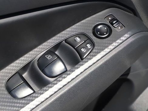 Used 2025 Nissan Altima 2.5 SV FWD image 16