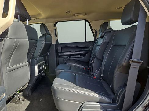 Used 2024 Ford Expedition XLT image 15