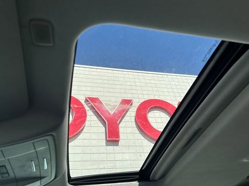 Used 2018 GMC Yukon SLT image 14