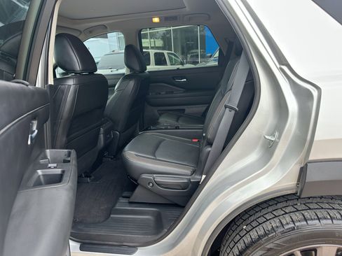 Used 2023 Nissan Pathfinder SL w/ SL Premium Package FWD image 6