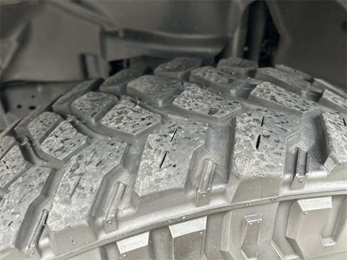 Used 2021 Jeep Gladiator Willys image 12