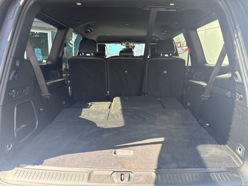 Used 2023 Jeep Wagoneer Series II AWD/4WD image 9