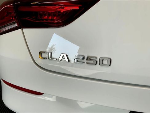 Used 2023 Mercedes-Benz CLA 250 4MATIC image 32