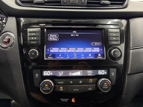 Used 2018 Nissan Rogue SV w/ Premium Package AWD/4WD image 29