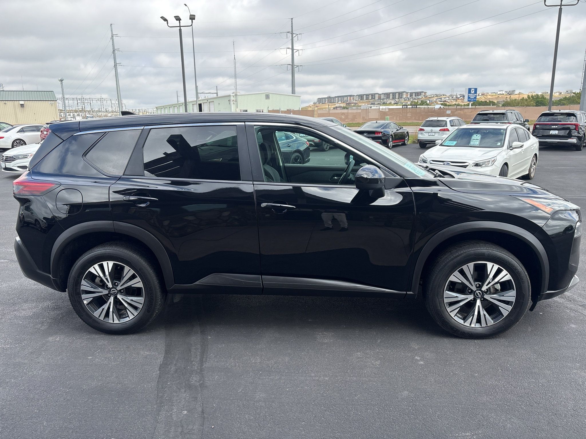 Used 2023 Nissan Rogue SV AWD/4WD image 5