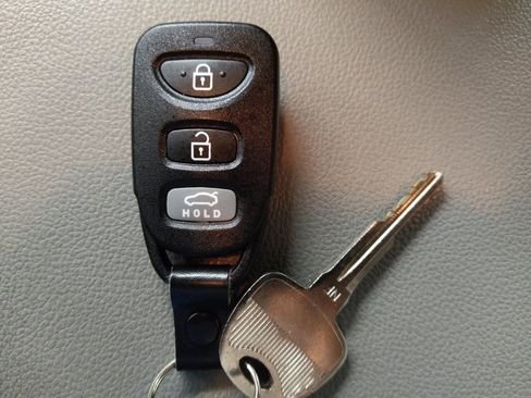Used 2018 Hyundai Elantra SE FWD image 32