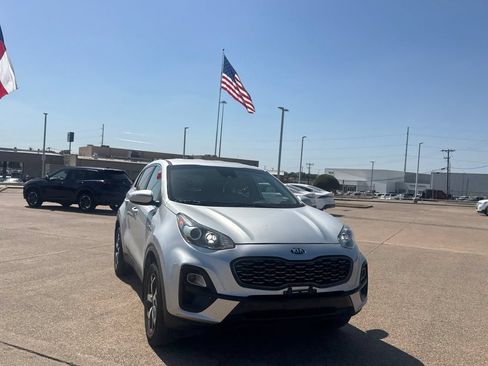 Used 2020 Kia Sportage LX AWD/4WD image 3