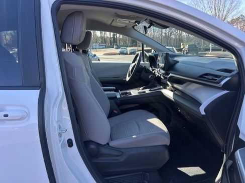 Used 2025 Toyota Sienna LE image 18