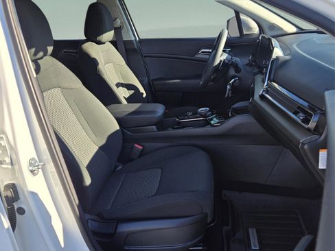 Used 2025 Kia Sportage LX image 13