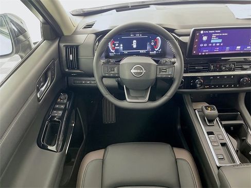 New 2026 Nissan Pathfinder Platinum image 16