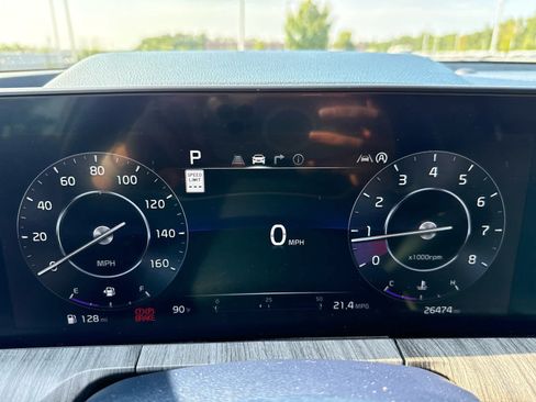 Used 2025 Kia Telluride SX w/ SX Captain's Chair Package FWD image 11
