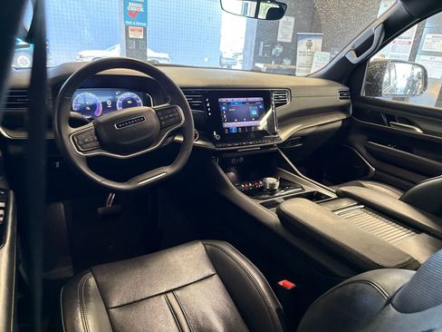Used 2024 Jeep Wagoneer L Series II w/ Flexible Seating Group RWD image 21