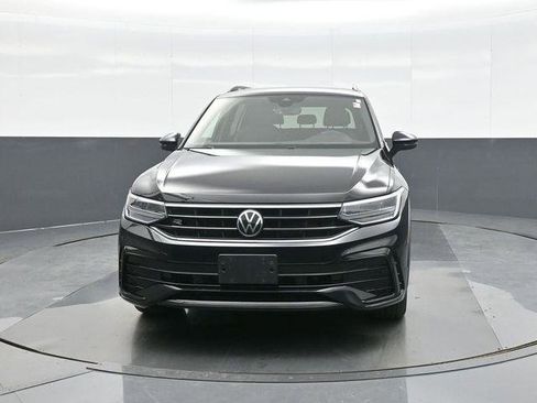 Used 2022 Volkswagen Tiguan SE R-Line image 2