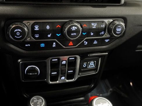 Used 2024 Jeep Wrangler Unlimited w/ Convenience Group image 33