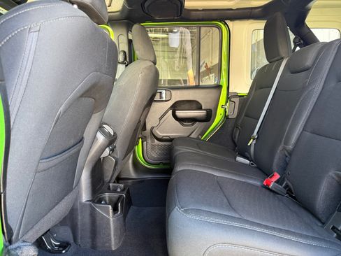 Used 2018 Jeep Wrangler Unlimited Sport S AWD/4WD image 23