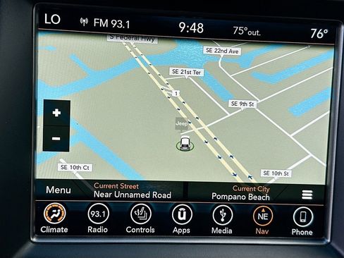 Used 2018 Jeep Grand Cherokee Laredo image 14