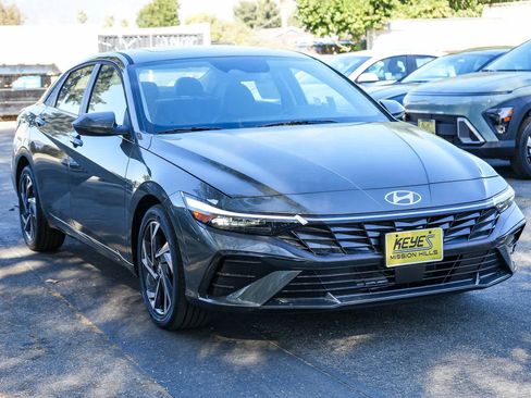 New 2025 Hyundai Elantra Limited image 5