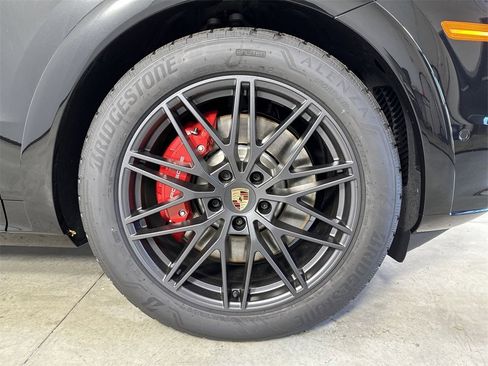 New 2026 Porsche Cayenne GTS image 15