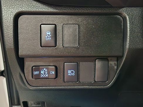 Used 2023 Toyota Tacoma SR5 w/ Technology Package image 43