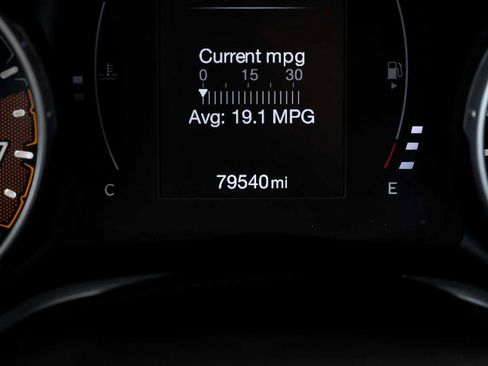 Used 2018 Jeep Compass Latitude w/ Cold Weather Group image 19