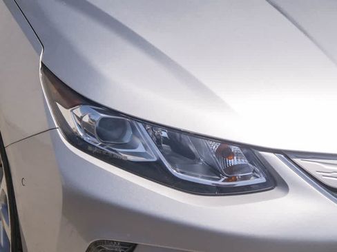 Used 2017 Chevrolet Volt Premier w/ Driver Confidence II Package FWD image 4