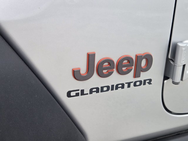 Certified 2022 Jeep Gladiator Mojave w/ Trailer Tow Package AWD/4WD image 11