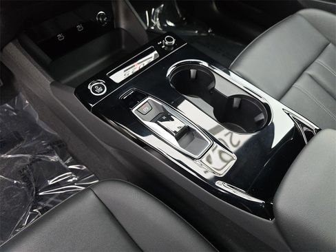 Certified 2025 Audi Q6 e-tron Premium w/ Convenience Package image 28