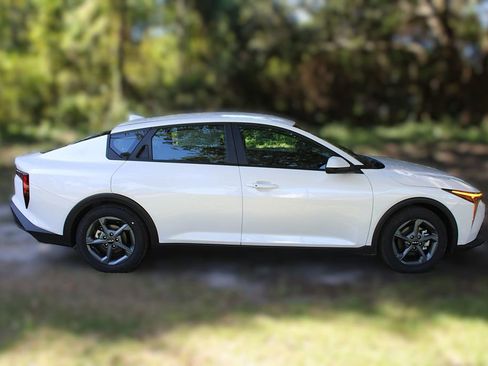 New 2025 Kia K4 EX image 5