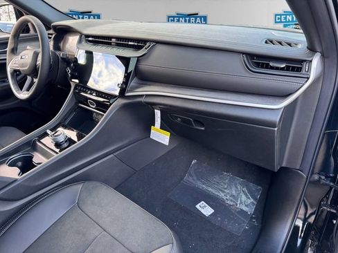 New 2026 Jeep Grand Cherokee Altitude image 12