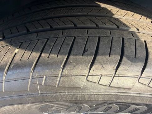 Used 2015 Ford Explorer XLT w/ Equipment Group 202B AWD/4WD image 26