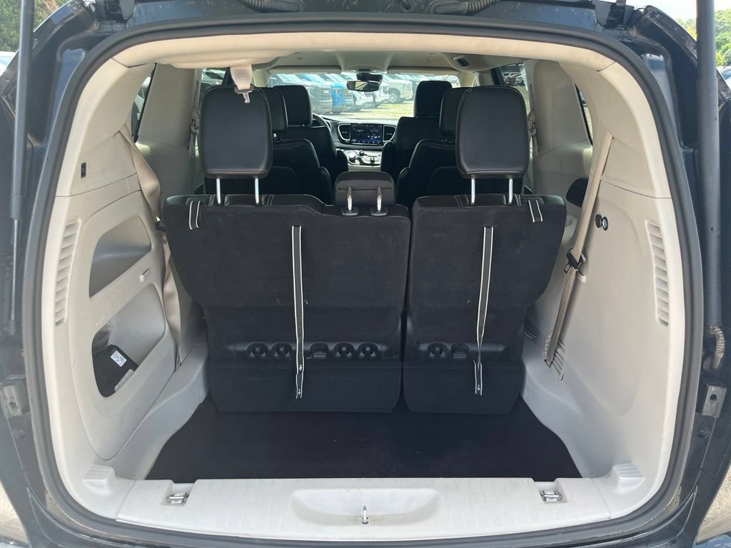 Used 2024 Chrysler Pacifica Touring-L FWD image 13