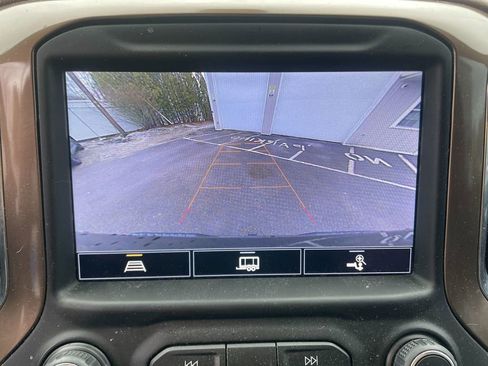 Used 2022 Chevrolet Silverado 1500 High Country w/ Z71 Off-Road Package AWD/4WD image 21