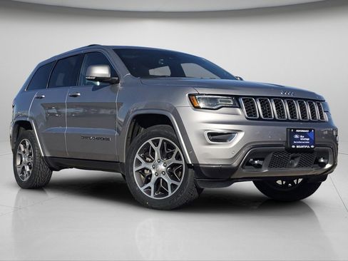 Used 2018 Jeep Grand Cherokee Limited image 2