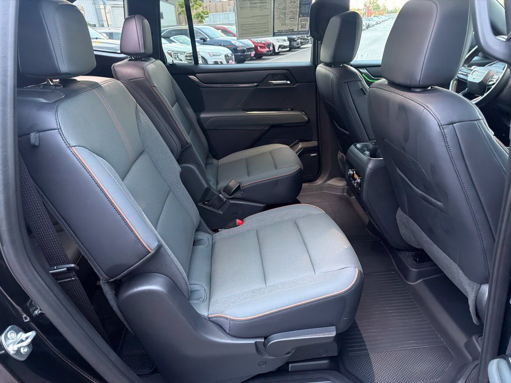 Used 2024 GMC Acadia AT4 w/ Luxury Package AWD/4WD image 15