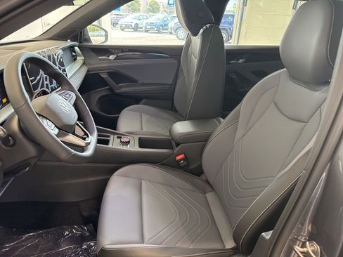 New 2025 Volkswagen Tiguan SE R-Line image 11