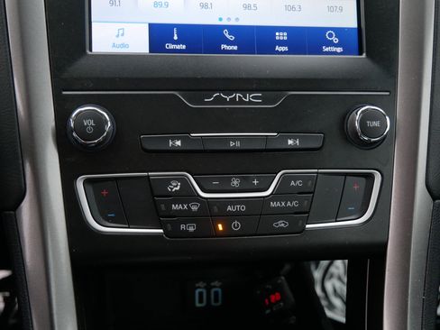 Used 2020 Ford Fusion SE image 23