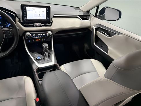 Used 2019 Toyota RAV4 Limited AWD/4WD image 32