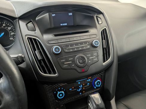 Used 2015 Ford Focus SE w/ Equipment Group 201A FWD image 10