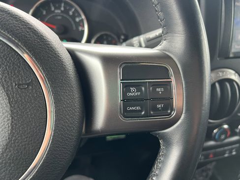 Used 2018 Jeep Wrangler Unlimited Sahara image 17