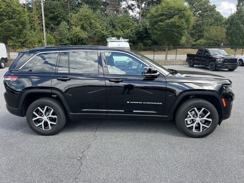 Used 2024 Jeep Grand Cherokee Limited RWD image 9