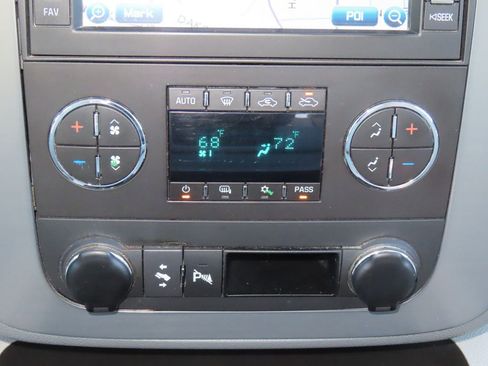 Used 2010 GMC Sierra 3500 SLT w/ SLT Convenience Package image 31