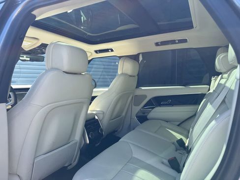 Used 2025 Land Rover Range Rover SE AWD/4WD image 9