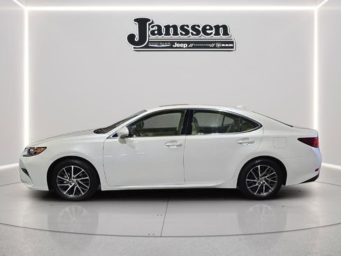 Used 2016 Lexus ES 350 w/ Luxury Package w/Wood Trim image 2