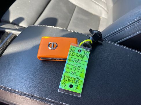 Used 2024 Volvo XC40 B5 Ultimate w/ Protection Package Premier image 34