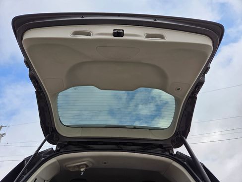Used 2017 Chrysler Pacifica Touring-L FWD image 21