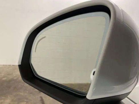 Used 2025 Volvo XC40 B5 Plus image 99