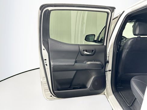 Used 2020 Toyota Tacoma TRD Off-Road w/ TRD Premium Off Road Package image 27