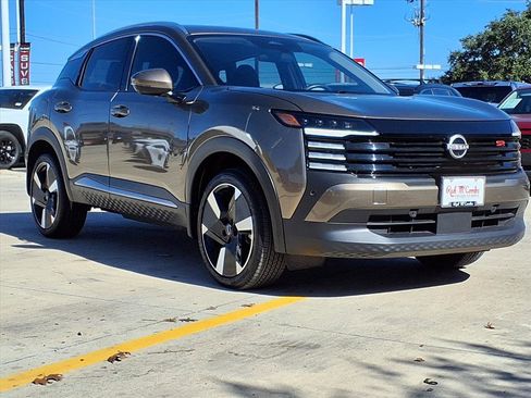 Used 2025 Nissan Kicks SR image 3