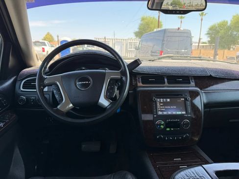 Used 2012 GMC Sierra 2500 Denali w/ Suspension Package, Off-Road AWD/4WD image 23